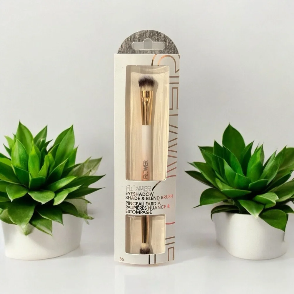Flower Eyeshadow Dual Ended Eyeshadow Brush Shade & Blend